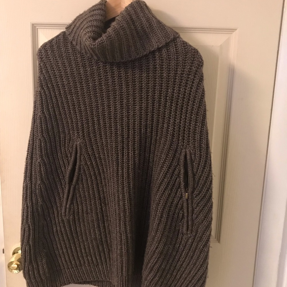 BGBG Max Azria Poncho
